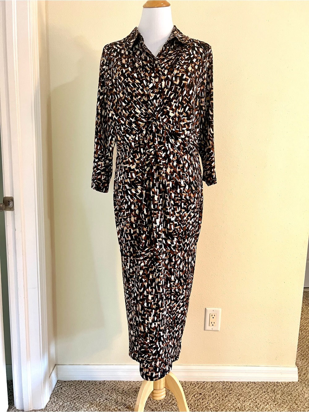 Cocomo Woman Plus Size 1X Abstract Print Twist Front Midi Dress Brown Black chic